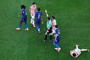 Michael Olise jugará los cuartos de final condicionado por una tarjeta amarilla. Foto: Reuters