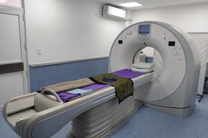 San Cristóbal ya cuenta con tomógrafo: inauguraron la nueva sala de diagnóstico en el Hospital Julio Villanueva