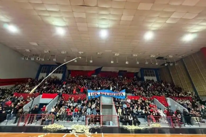La cancha lució como en sus mejores épocas de Liga Nacional. Foto: Sur24