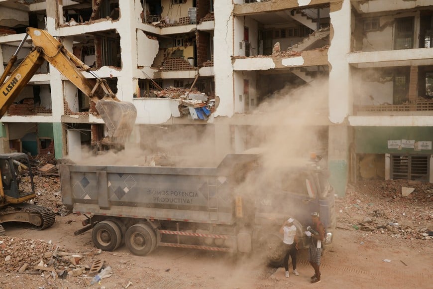 Heavy machinery operates to collect debris, in the aftermath of the June 24 earthquakes, in La Guaira, Venezuela, July 8, 2026. REUTERS/Pablo Sanhueza