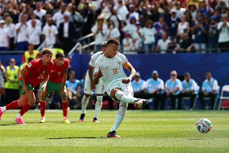 Soccer Football - FIFA World Cup 2026 - Quarter Final - France v Morocco - Boston Stadium, Foxborough, Massachusetts, U.S. - July 9, 2026
France's Kylian Mbappe misses a penalty kick, saved by Morocco's Yassine Bounou REUTERS/Winslow Townson