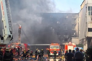 Incendio en una fábrica de calzado en China. Foto: Xinhua.