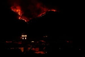 El fuego cerca de Die, en el departamento de Drôme, Francia, 9 de julio de 2026.