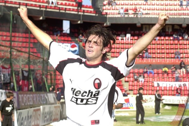 César Andrés Carignano y uno de los tantos goles gritados con la camiseta de Colón. Comparó a Yakin, el técnico de Suiza, con el Flaco Morant en sus tiempos de jugador. "Parecía que no llegaba, pero siempre llegaba. Era tiempista", dijo, al margen de elogiarlo como ser humano.