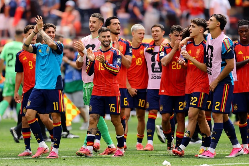Soccer Football - FIFA World Cup 2026 - Quarter Final - Spain v Belgium - Los Angeles Stadium, Inglewood, California, U.S. - July 10, 2026
Spain's Yeremy Pino, Alex Baena and teammates applaud their fans after the match as Spain qualify for the semi finals of the World Cup REUTERS/Daniel Cole