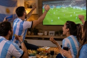 Una nutricionista recomendó planificar el menú, mantener la hidratación y evitar que la ansiedad del partido lleve a comer en exceso.