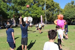 Las actividades vinculan el deporte con contenidos de diferentes materias.