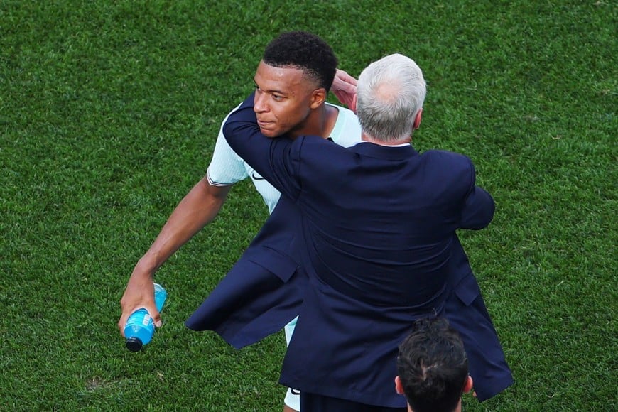 Soccer Football - FIFA World Cup 2026 - Quarter Final - France v Morocco - Boston Stadium, Foxborough, Massachusetts, U.S. - July 9, 2026
France's Kylian Mbappe with coach Didier Deschamps after he is substituted off REUTERS/Mike Segar