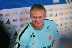 Haaland criticó al árbitro argentino Facundo Tello por el penal de Francia. Foto: Reuters.
