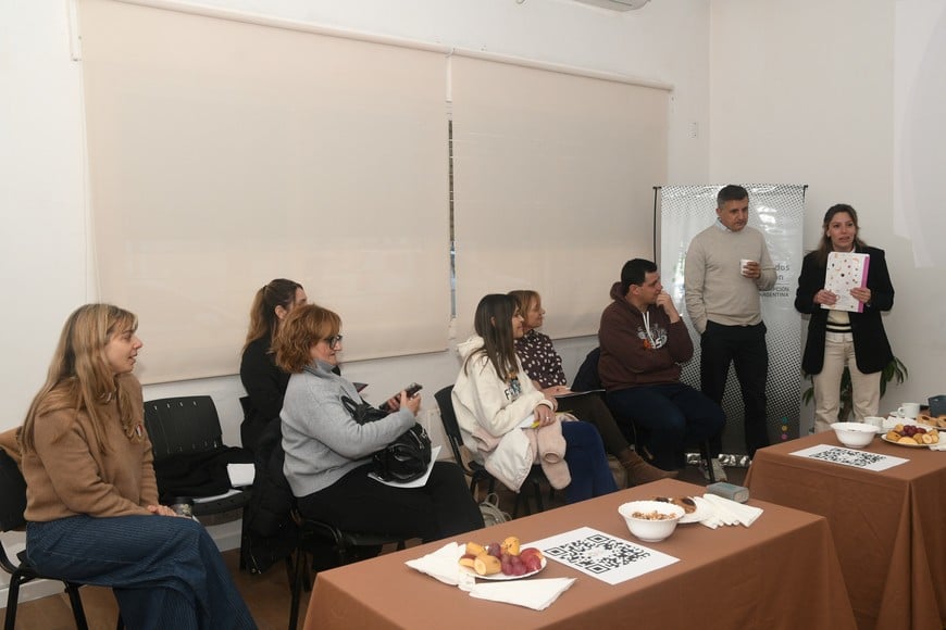 Se realizó una charla-debate con profesionales de la salud sobre la temática. Foto: Manuel Fabatía