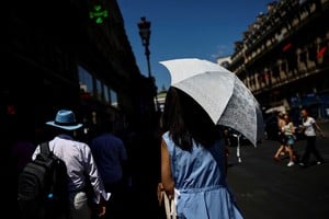 La ola de calor paraliza los principales íconos turísticos de París