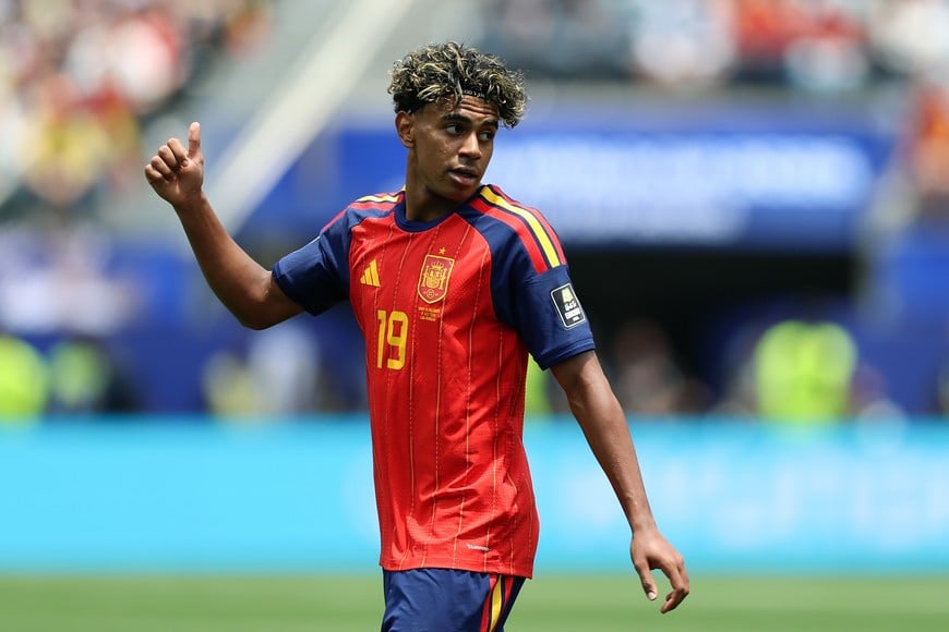 (260710) -- LOS ANGELES, 10 julio, 2026 (Xinhua) -- El jugador Lamine Yamal, de España, reacciona durante el partido de cuartos de final de la Copa Mundial de la FIFA 2026 ante Bélgica, celebrado en el Estadio Los Angeles, en Los Angeles, Estados Unidos, el 10 de julio de 2026. (Xinhua/Bai Xuefei) (rtg) (da) (vf)
