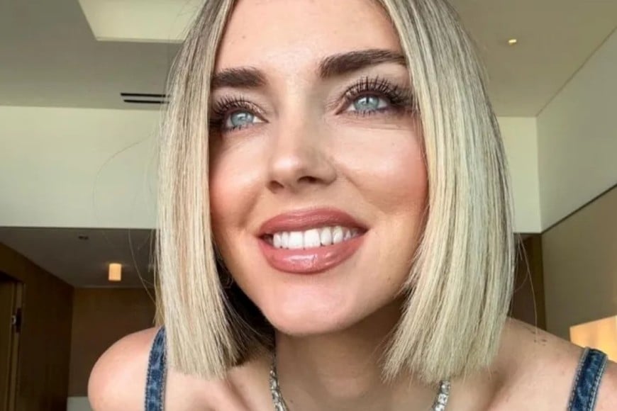 Favorece tanto al cabello lacio como al ondulado.