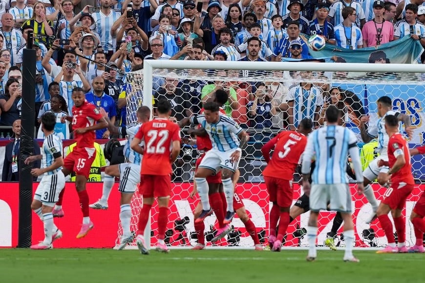 Mac Allister le dio el 1-0 a Argentina. Foto: Fernando Nicola