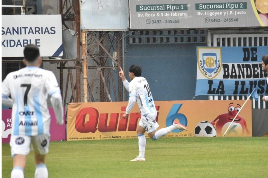 Obando festeja el único gol de Rafaela
