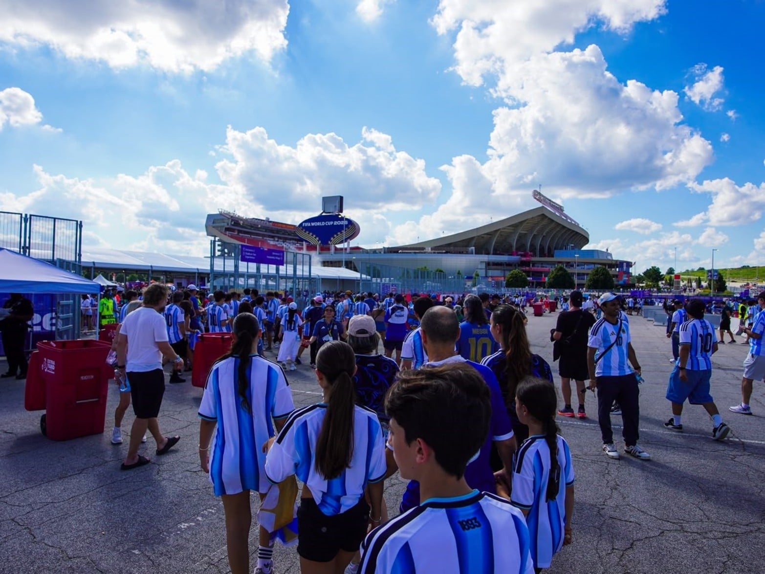 Fiebre argentina en Kansas, en la previa ante Suiza.  Foto: Fernando Nicola