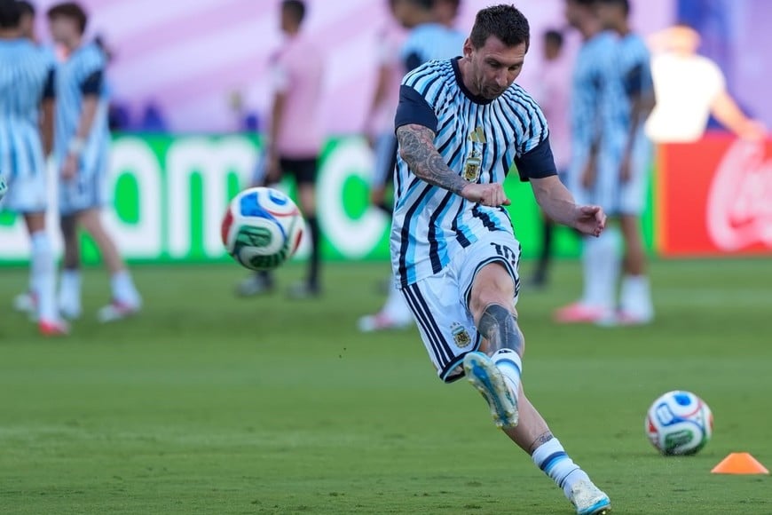 Messi en la previa al partido contra Suiza. Foto: Fernando Nicola