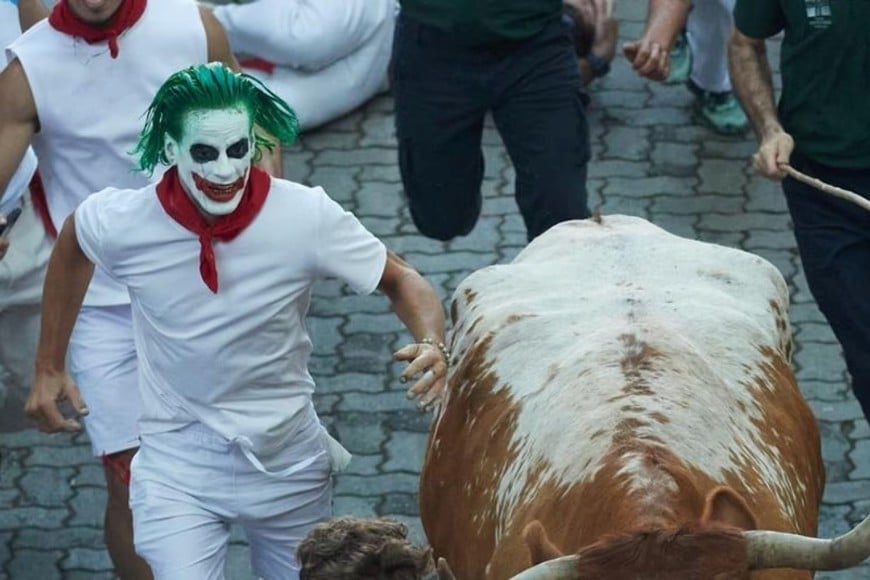 El joven apareció disfrazado del villano de Batman en el último tramo del recorrido.