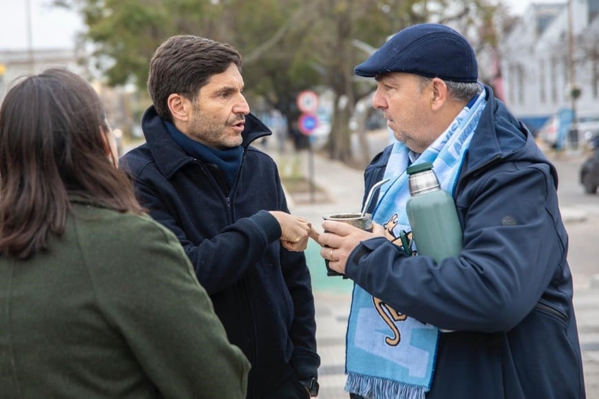 Pullaro y Poletti dejaron inaugurada la remodelación del cantero central de avenida Aristóbulo del Valle.