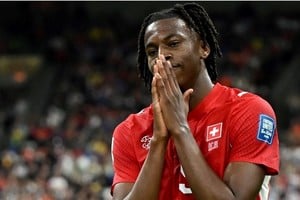 Johan Manzambi no se recuperó de su lesión y será baja en Suiza ante Argentina. Foto: Reuters.