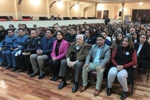 El Cine Teatro Español fue escenario del acto por el Día de la Independencia en Vera