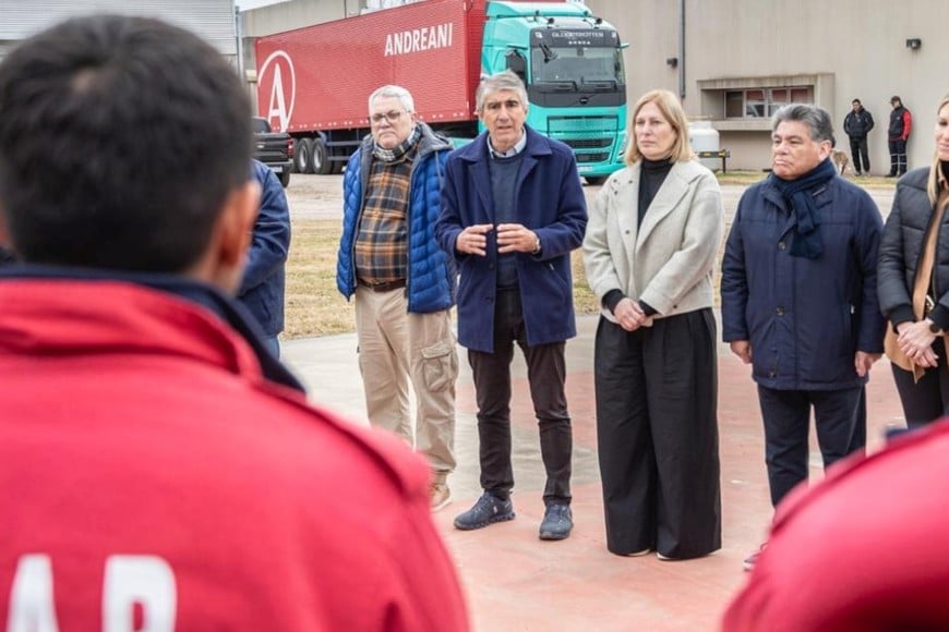 Fueron recibidos por autoridades provinciales en la sede de la Federación Santafesina de Bomberos Voluntarios, en Gálvez.