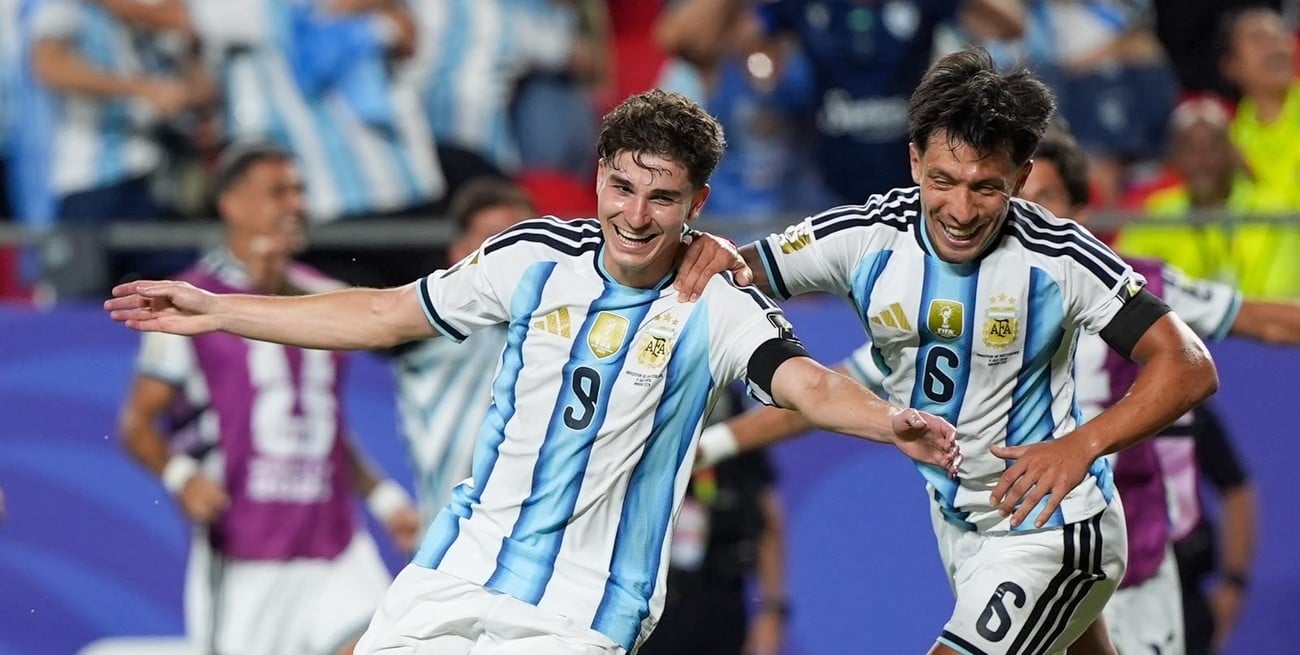 Julián Álvarez y un golazo de antología para ganarle a Suiza. Foto: Fernando Nicola