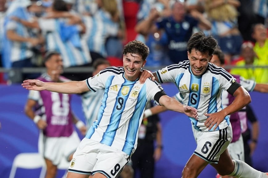 Julián Álvarez y un golazo de antología para ganarle a Suiza. Foto: Fernando Nicola