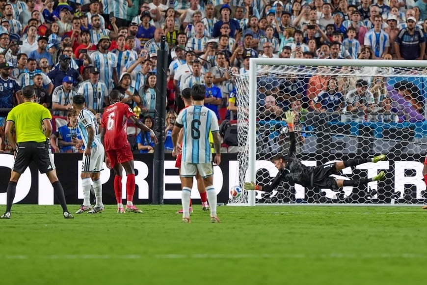 Almada entró y cambió la cara de la Selección. Foto: Fernando Nicola