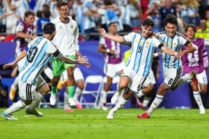 Julián Álvarez y un golazo de antología para ganarle a Suiza. Foto: Fernando Nicola