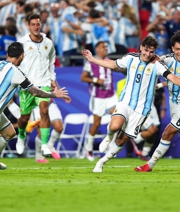 Julián Álvarez y un golazo de antología para ganarle a Suiza. Foto: Fernando Nicola