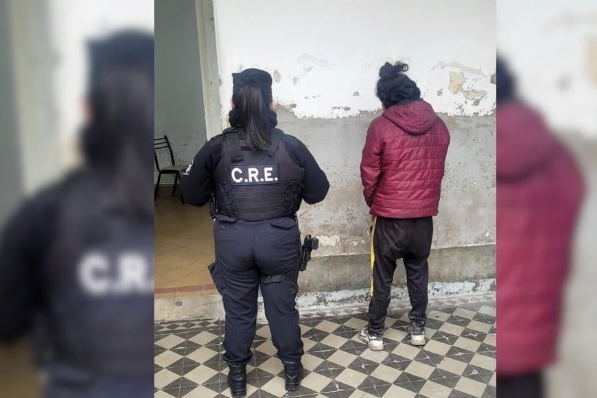 detenida por robar un cartel de señalización vial
