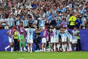 Julián Álvarez y un golazo de antología para ganarle a Suiza. Foto: Fernando Nicola