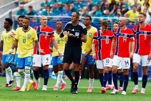 Ismail Elfath impartió justicia en la eliminación de Brasil.