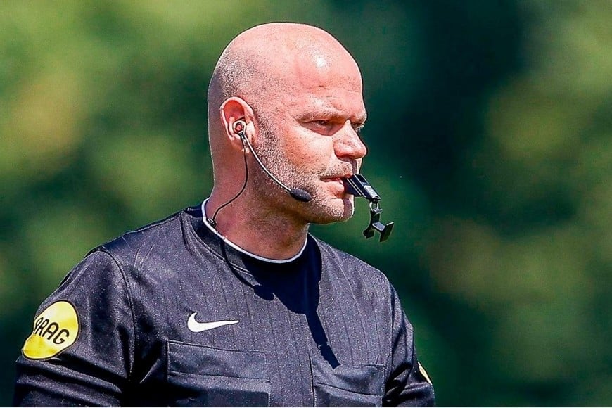 Rob Dieperink tenía 38 años y había sido designado como asistente del VAR para el Mundial 2026.