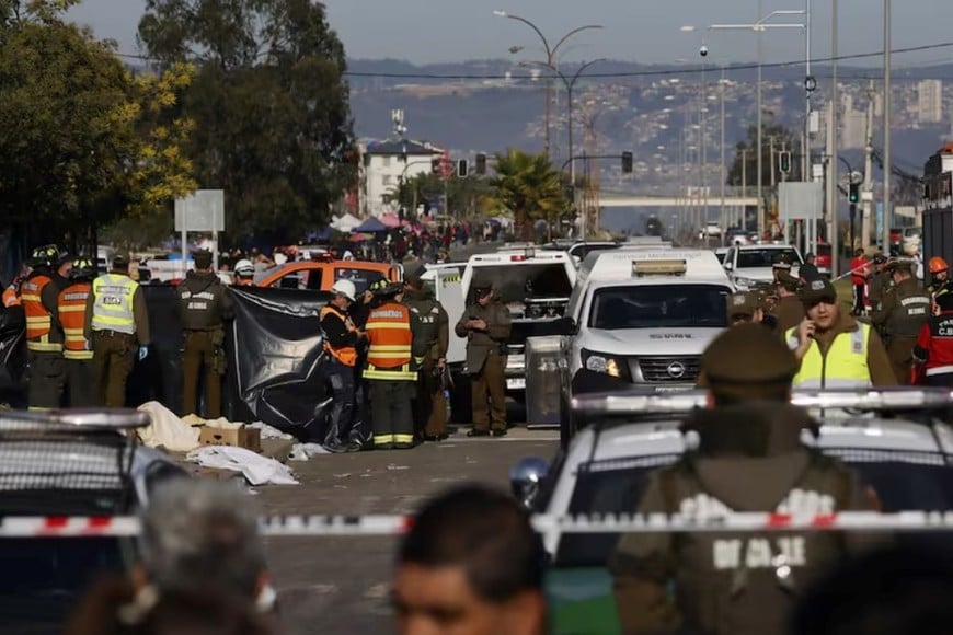 El vehículo ingresó a la feria y provocó una tragedia entre los presentes.