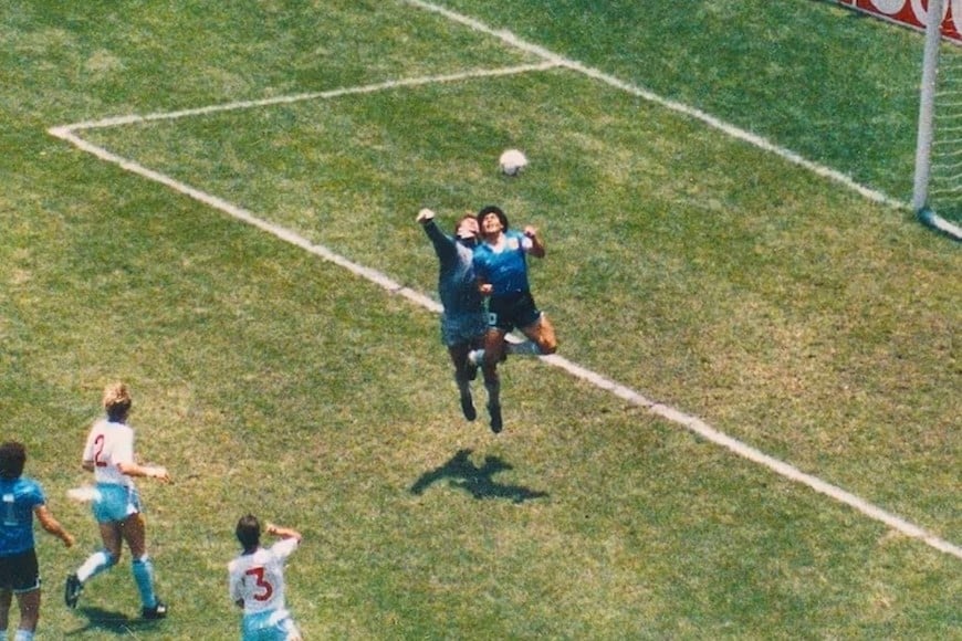 Diego Maradona inmortalizó la camiseta azul con sus dos goles ante Inglaterra en México 1986.