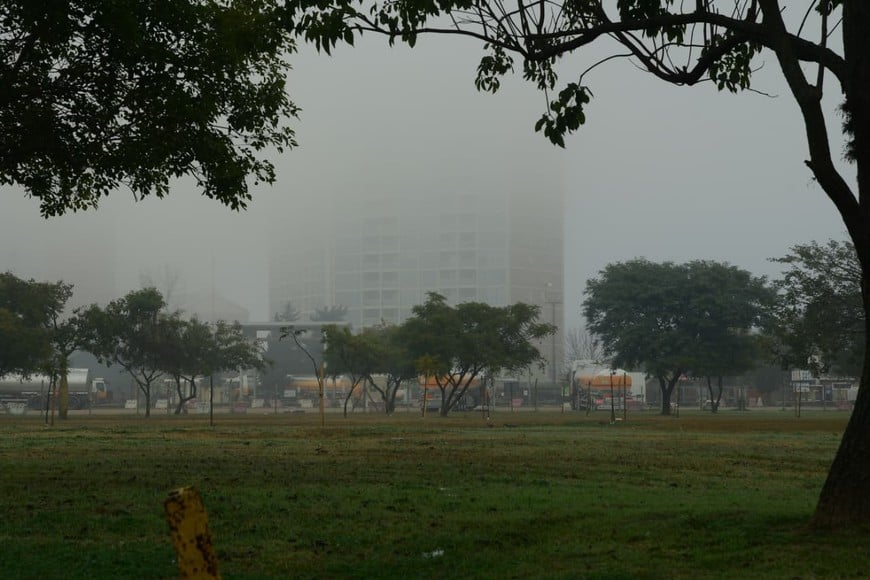 Santa Fe amaneció cubierta por una intensa niebla. Créditos: Guillermo Di Salvatore