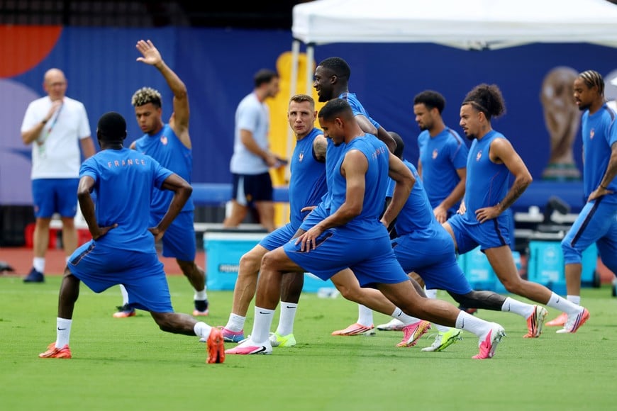 Soccer Football - FIFA World Cup 2026 - France Training - Southern Methodist University, Dallas, Texas, U.S. - July 13, 2026
France's Lucas Digne with teammates during training REUTERS/Kai Pfaffenbach