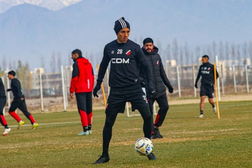 Deportivo Maipú oficializó el regreso de Enzo Pérez tras 24 años.