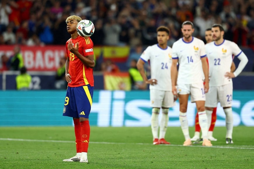 Soccer Football - Nations League - Semi Final - Spain v France - MHPArena, Stuttgart, Germany - June 5, 2025
Spain's Lamine Yamal before taking the penalty REUTERS/Kai Pfaffenbach     TPX IMAGES OF THE DAY