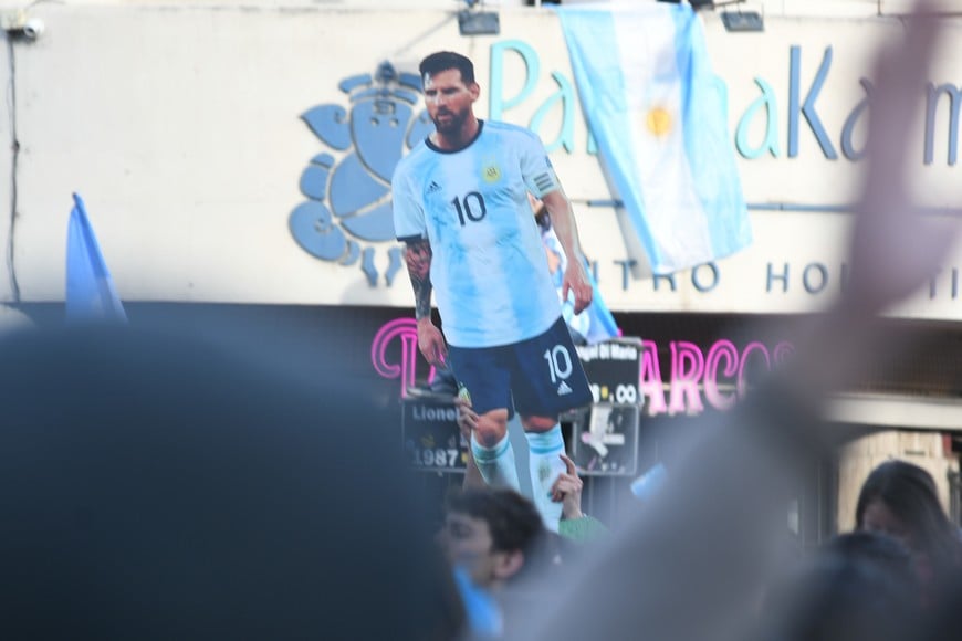 Messi, presente durante los festejos en Santa Fe. Manuel Fabatía.