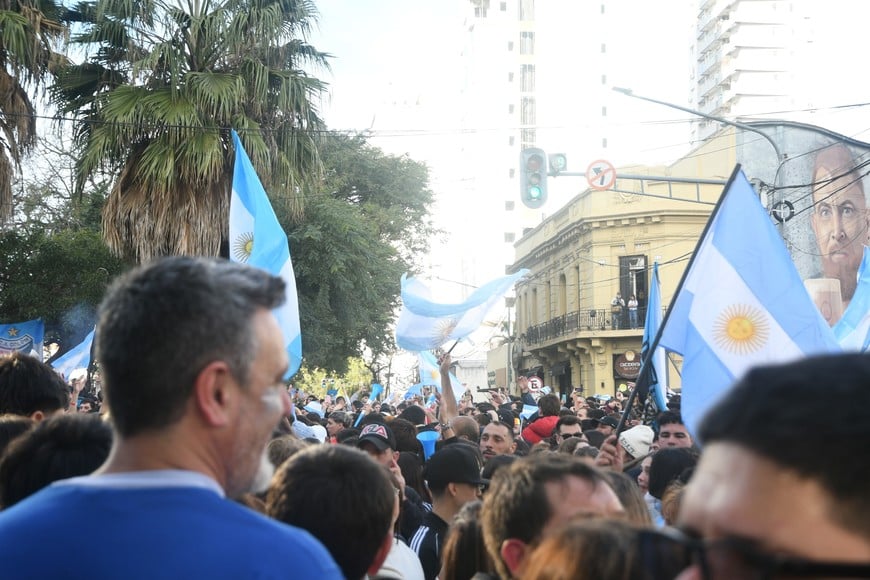 La familia en los festejos en Santa Fe. Manuel Fabatía.