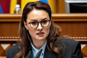 El Parlamento aprobó la dimisión de la primera ministra.