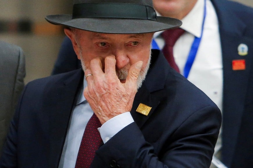 Brazil's President Luiz Inacio Lula da Silva gestures during a family photo at a Mercosur summit at the CONMEBOL Convention Center, in Luque, Paraguay June 30, 2026. REUTERS/Cesar Olmedo