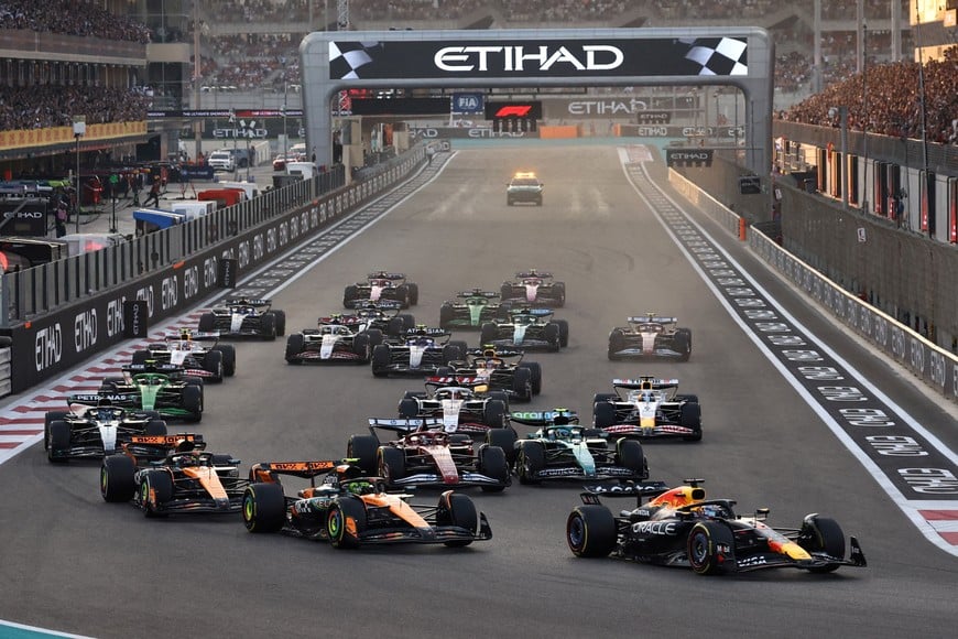 Formula One F1 - Abu Dhabi Grand Prix - Yas Marina Circuit, Abu Dhabi, United Arab Emirates - December 7, 2025
Red Bull's Max Verstappen leads into the first corner at the start of the race ahead of McLaren's Lando Norris REUTERS/Amr Alfiky TPX IMAGES OF THE DAY
