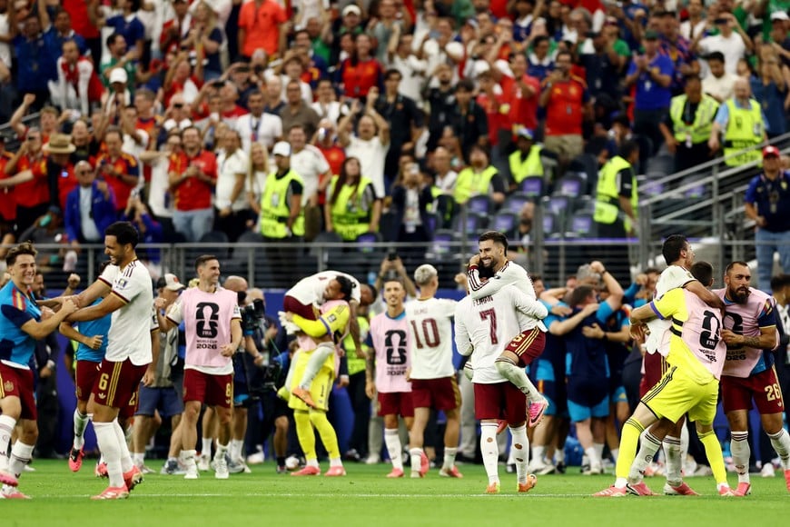 Soccer Football - FIFA World Cup 2026 - Semi Final - France v Spain - Dallas Stadium, Arlington, Texas, U.S. - July 14, 2026
Spain's Borja Iglesias, Gavi, Mikel Merino, Ferran Torres and Alex Baena celebrate after the match as Spain qualify for the final of the World Cup REUTERS/Lee Smith