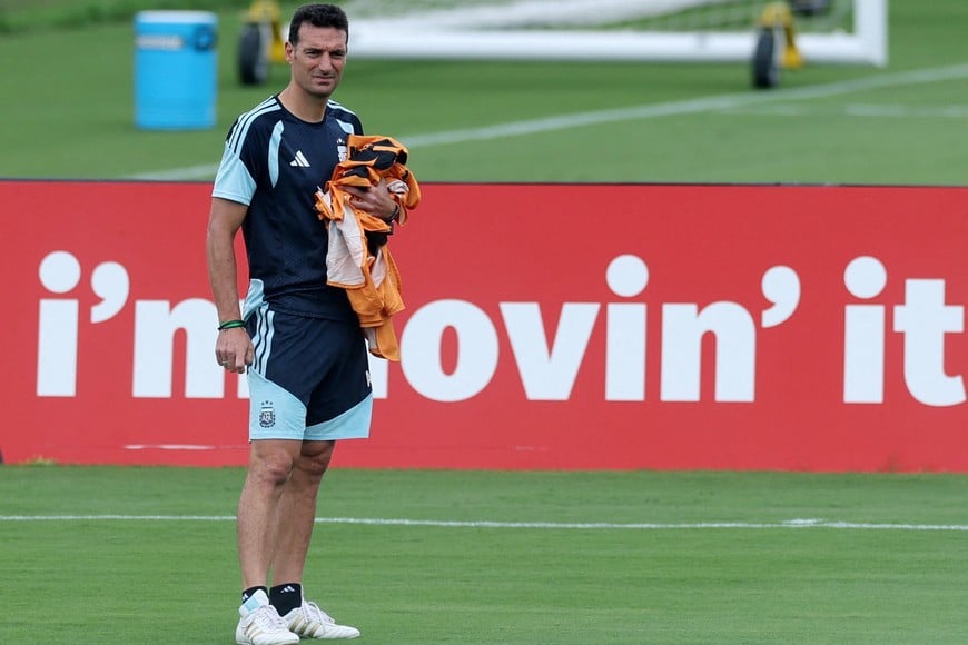 Soccer Football - FIFA World Cup 2026 - Argentina Training - Atlanta United Training Centre, Marietta, Georgia - July 14, 2026
Argentina coach Lionel Scaloni during training REUTERS/Paul Childs