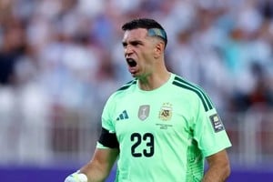 La arenga de Emiliano "Dibu" Martínez antes de ingresar al campo de juego contra Suiza. "¡Vamos muchachos, con el corazón (...). Solo eso, es lo único que les pido, con el corazón!", pidió el arquero de la selección.