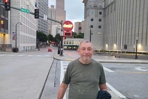 El "Tano" Domingo Migliore hoy, a los 66 años, viendo su octavo Mundial. Jugó con Maradona cuando eran niños.